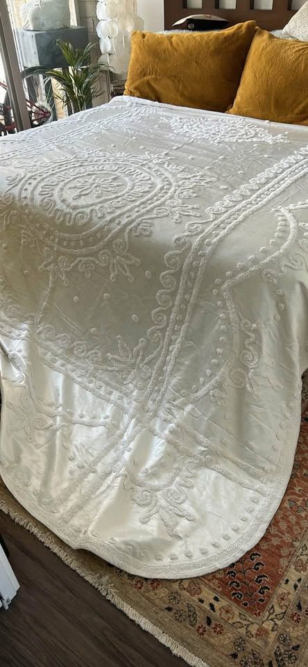Vintage White Bedspread Excellent Condition