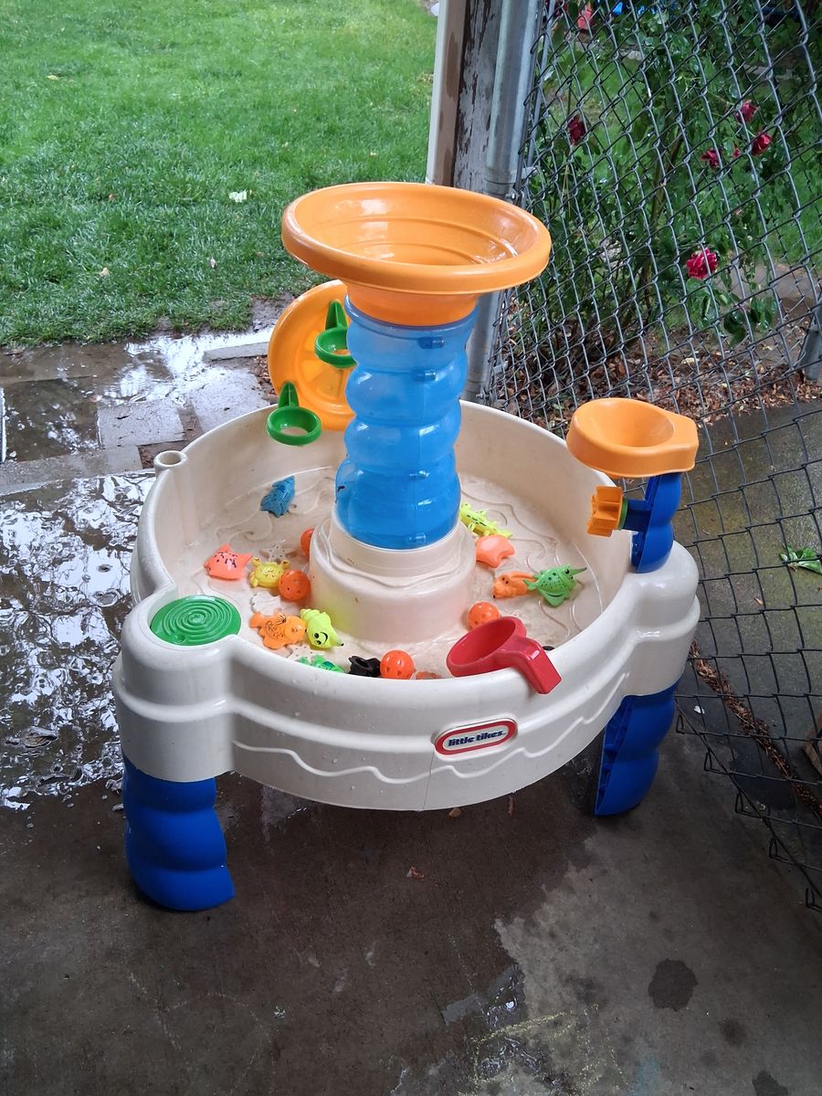 Little Tikes water table
