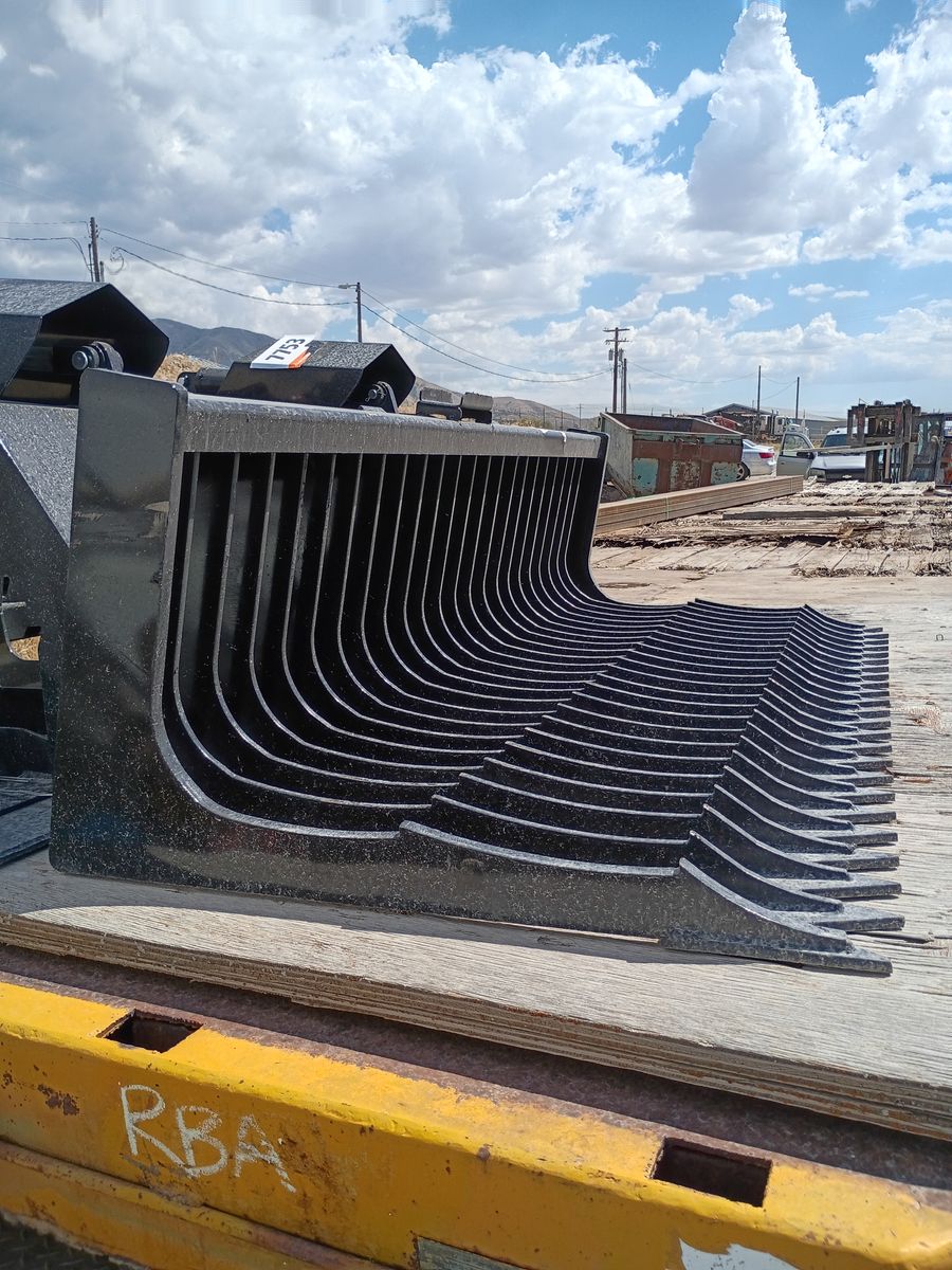 Skeleton Rock Bucket - Skid Steer