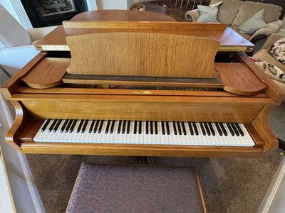 Samick SG-172 Baby Grand Piano