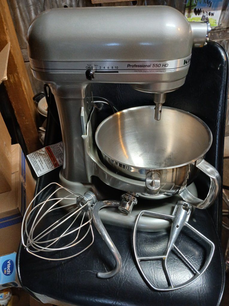 KitchenAid Professional 550 HD Stand Mixer 5.5-Qt Bowl Lift - Silver
