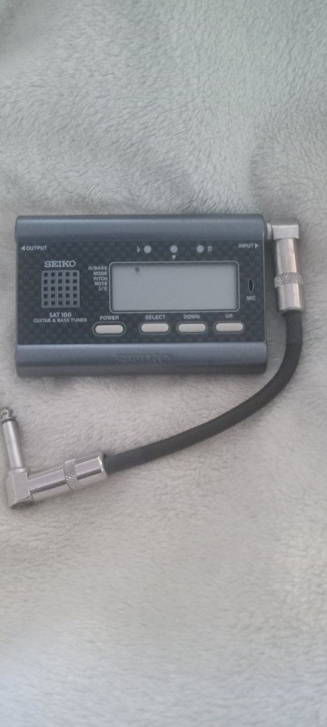 Seiko SAT 100 Guitar & Bass Tuner - Compact & Reliable Instrument Tuning Device