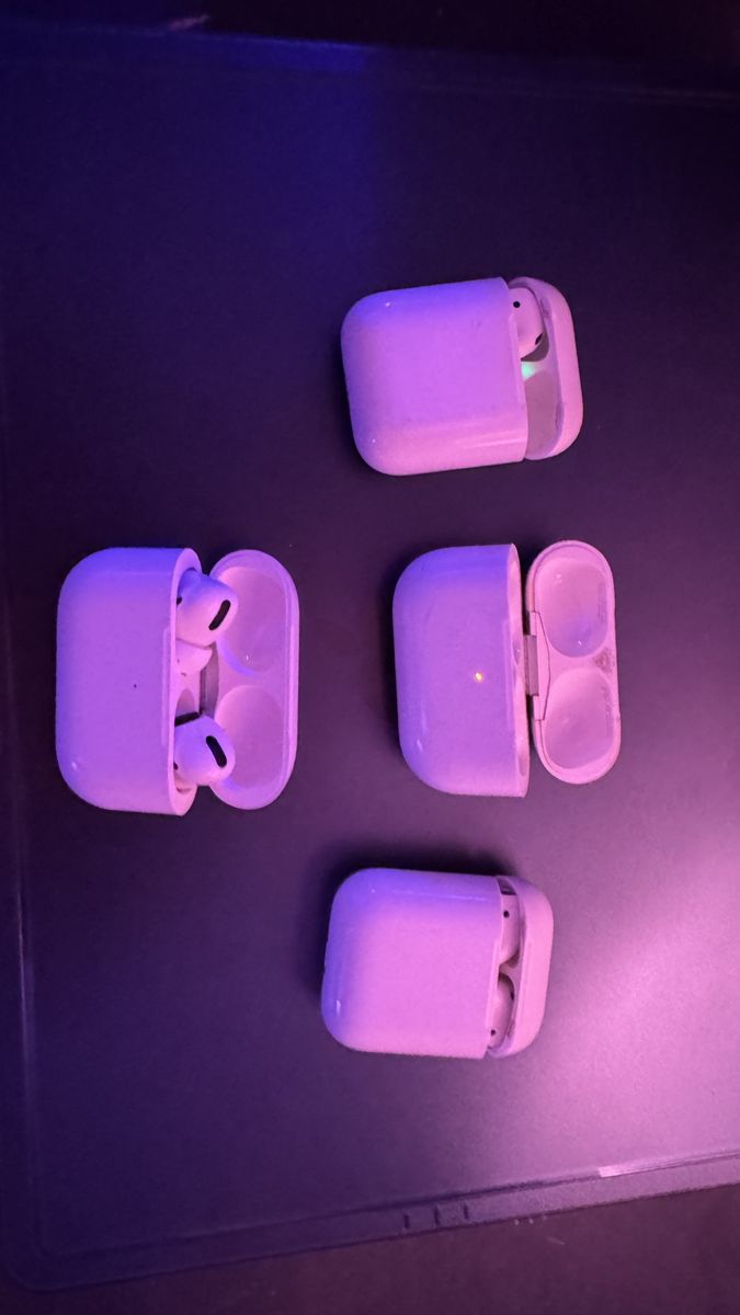 AirPods/cases- White - Individual Earbuds & Charging Cases