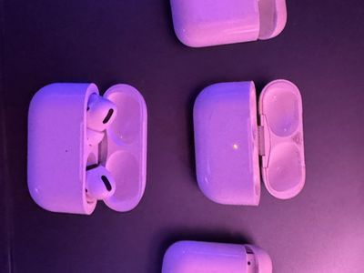 AirPods/cases- White - Individual Earbuds & Charging Cases