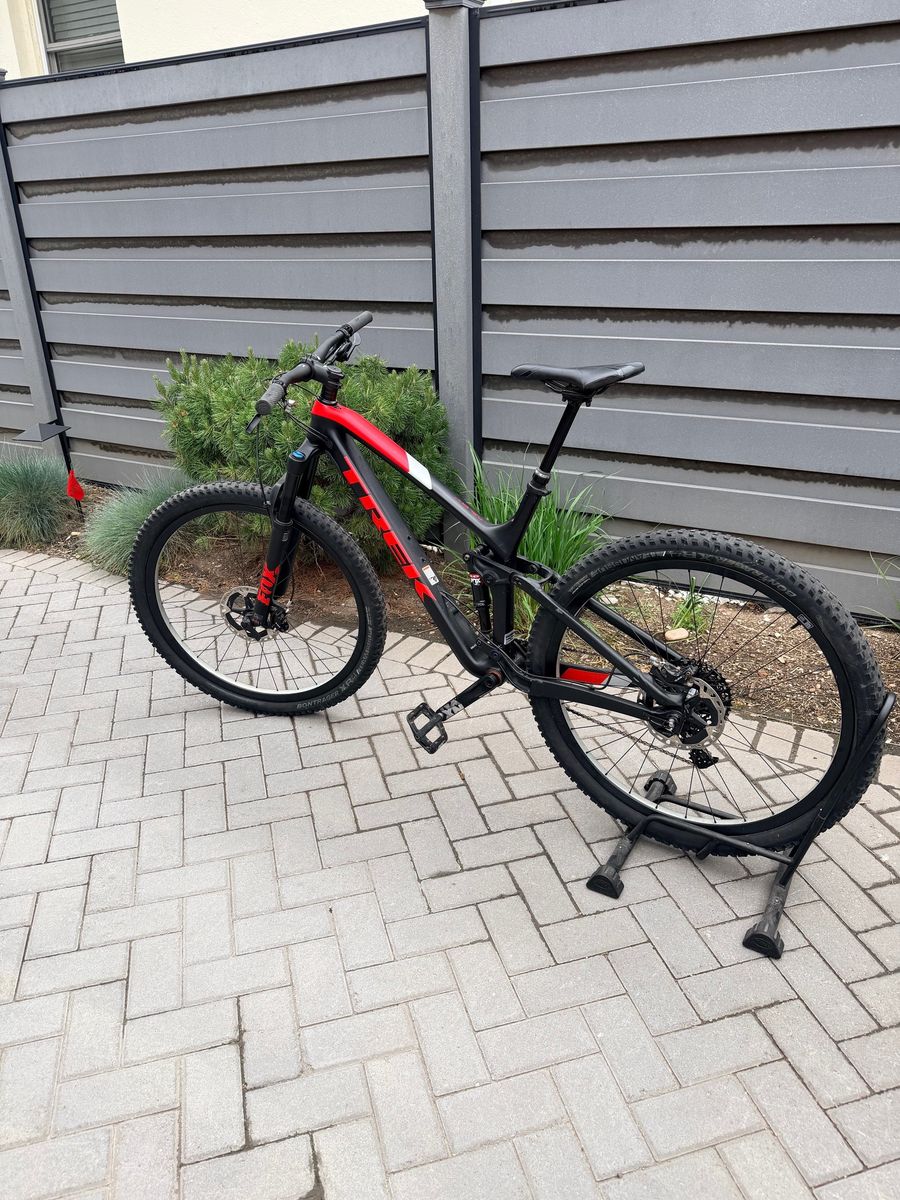 Trek Fuel EX 9.7, large frame, full-suspension trail bike in excellent condition