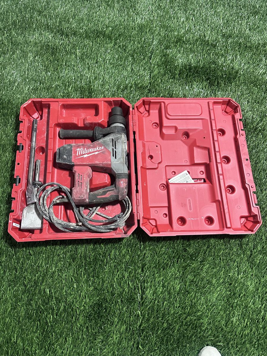 Milwaukee 5446-21 SDS Max Rotary Hammer Drill Kit 14A Anti-Vibration System (AVS)