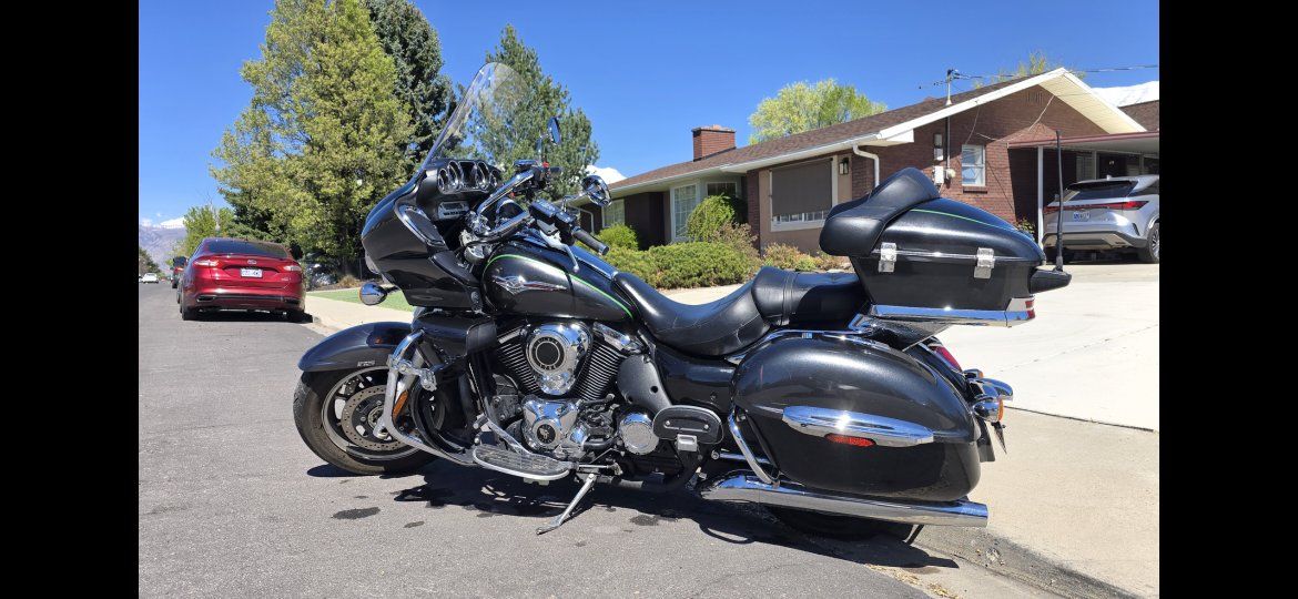 2015 Kawasaki Vulcan 1700 Voyager Cruiser Motorcycle - Black, Hard Saddlebags & Top Case