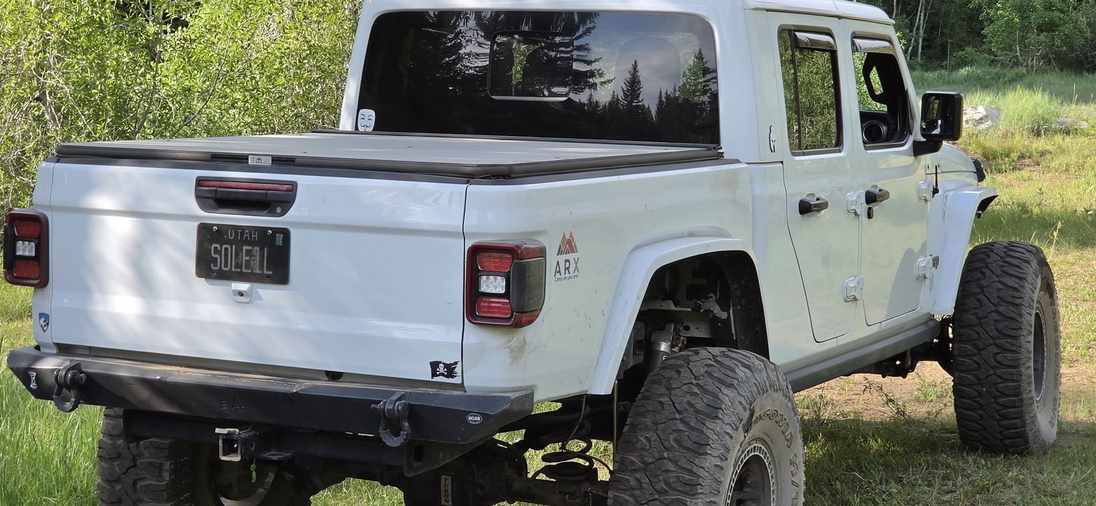 Jeep Gladiator/ sport truck overlanding tonneau cover