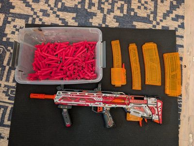 X-Shot Pro Series Longshot Blaster ZR-73 with 5 Magazines and Over 200 Darts