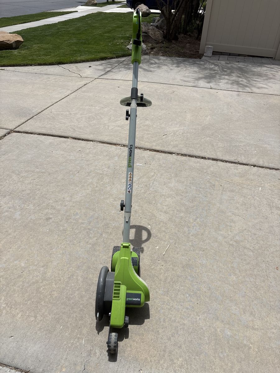 Greenworks electric edger / edging tool (plug in)