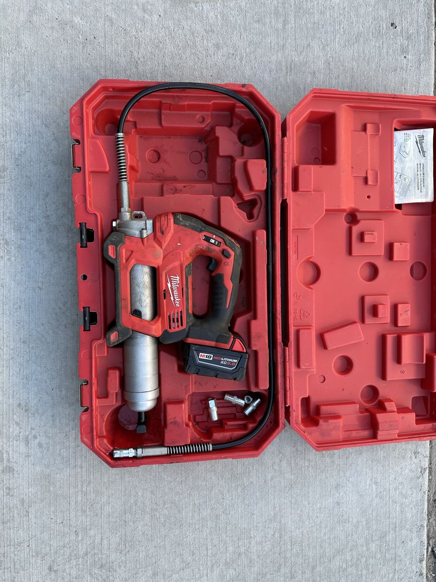 Milwaukee M18 Grease Gun Kit – Battery Included – Works Great
