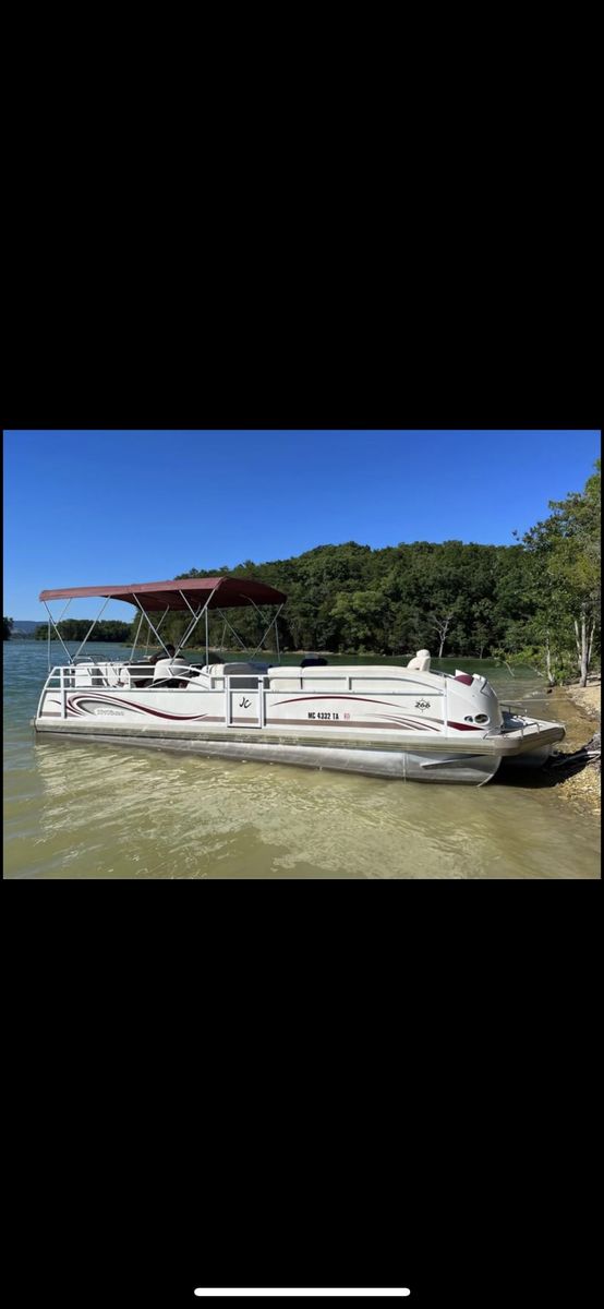 2004 JC Tritoon 266 Pontoon Boat – 300 HP V8