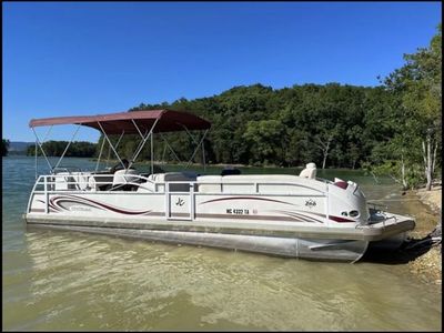 2004 JC Tritoon 266 Pontoon Boat – 300 HP V8