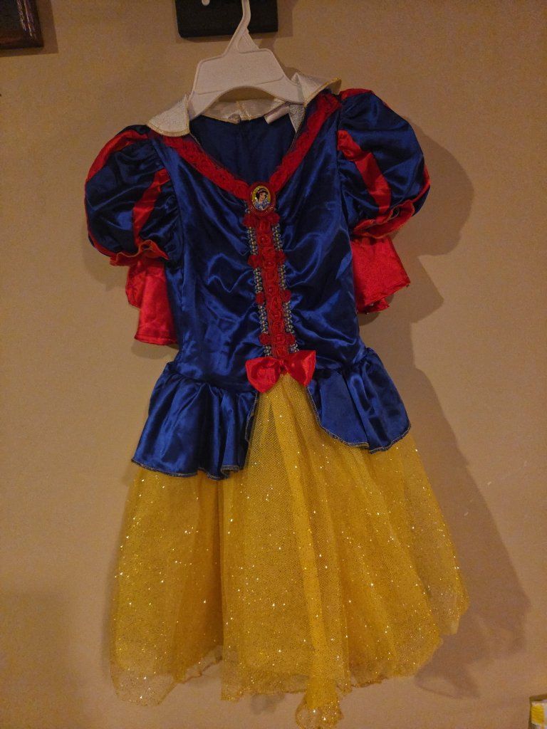 Disney Princess Snow White Costume Dress Size M 7-8 with Cape