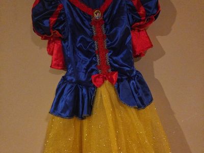 Disney Princess Snow White Costume Dress Size M 7-8 with Cape