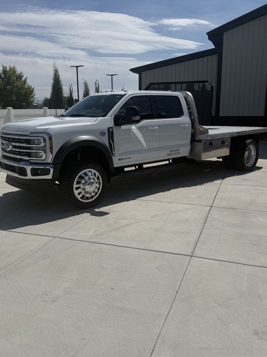 2024 Ford F550 4x4 Crew Cab Lariat Flatbed Truck