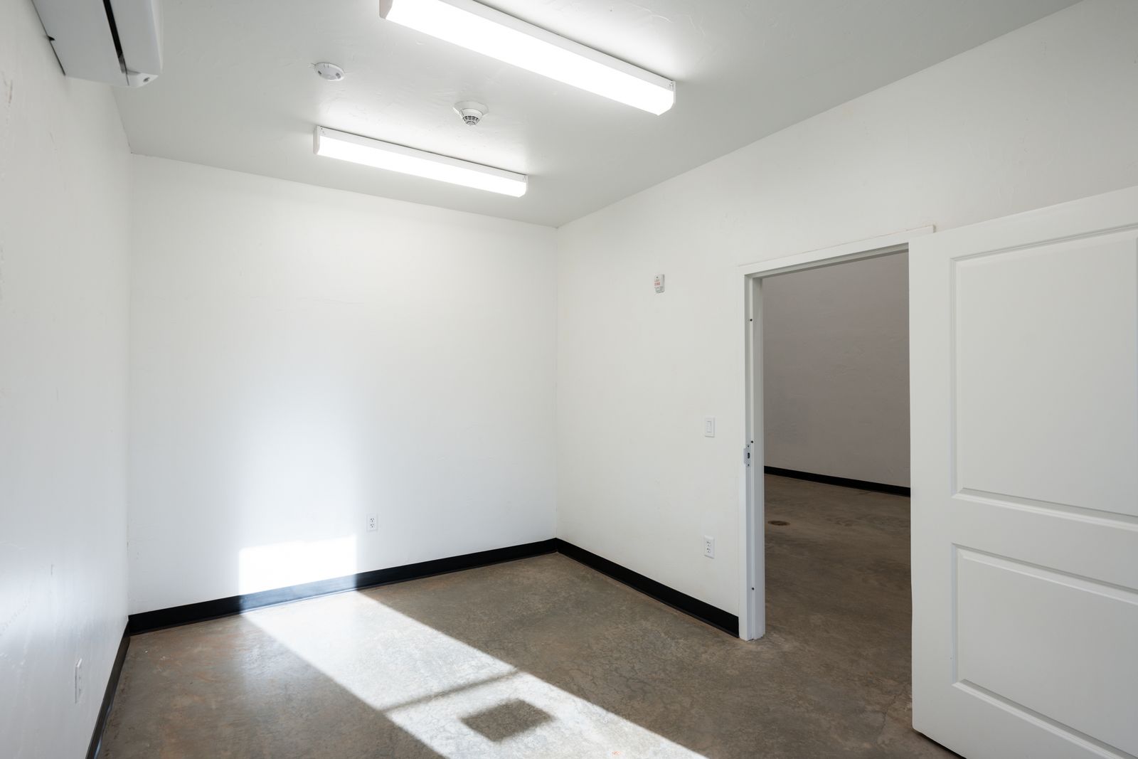 Main image 6
