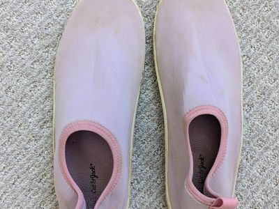 Purple/pink Cat & Jack slip on water shoes, big girls size 6