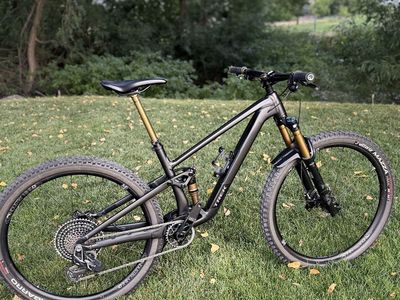 Super B*tchin’ 2025 Trek Top Fuel - M/L