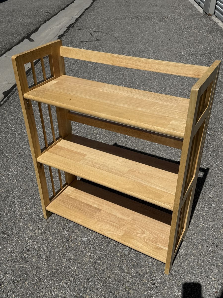 Foldable bookshelf