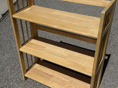 Foldable bookshelf