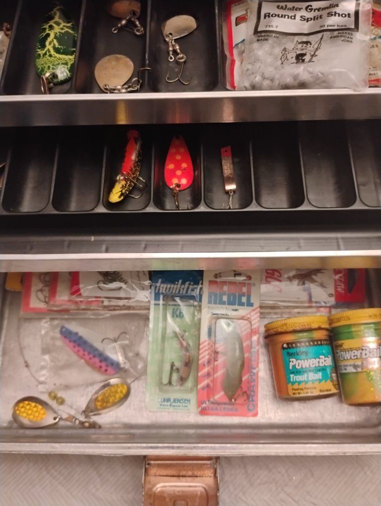 Vintage UMCO Model A133 Made in USA Aluminum 3-Tray Tackle Box with vintage Fishing Lures and Gear! 