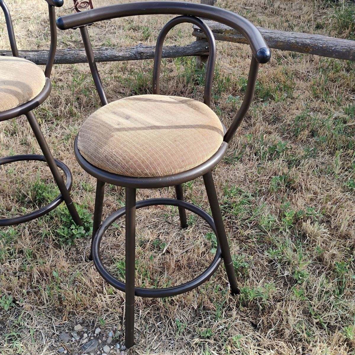 Set Of 3 Swivel Bar Stools Padded Seats Metal Fram