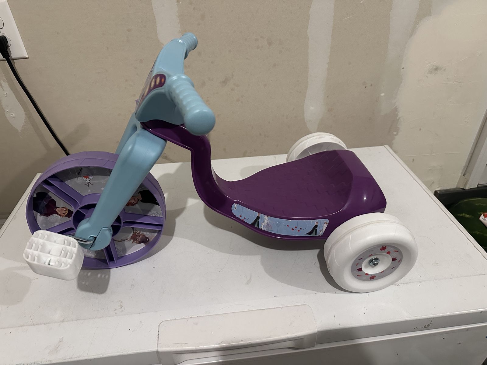 Disney Frozen Kids' Tricycle - Purple/Blue Ride-On Toy