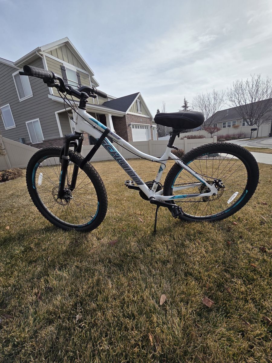Schwinn Comp Women's Mountain Bike 27.5" Wheels, Aluminum Frame, White/Blue - Excellent Condition