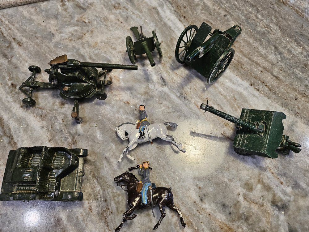 Vintage Diecast Metal  Military Artillery & Cavalry Soldiers 