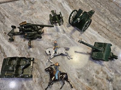 Vintage Diecast Metal Military Artillery & Cavalry Soldiers