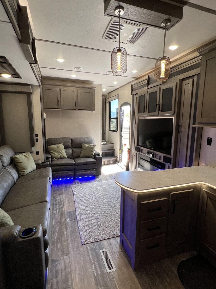 2020 Keystone Raptor 423