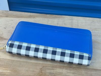 Stylish Blue & Gingham Checkered Zip-Around Wallet - Multiple Card Slots & Coin Pouch