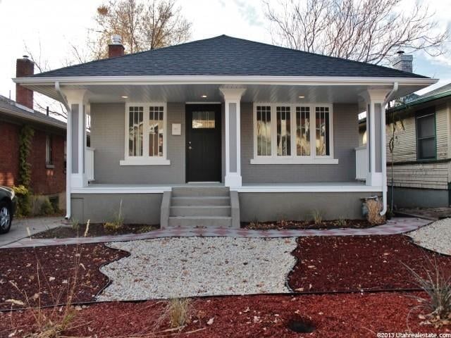 Room for rent in female-only shared home