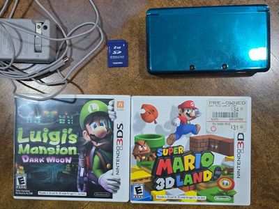 Nintendo 3DS W/ charger and 2 gb sd card. Includes Luigis Mansion Dark Moon and Super Mario 3D Land