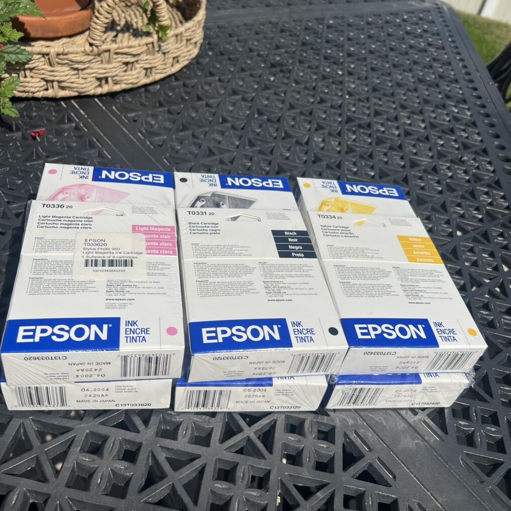 12 Epson Stylus Photo 960 in Cartridge Black T0331, Magenta T0336, Yellow T034