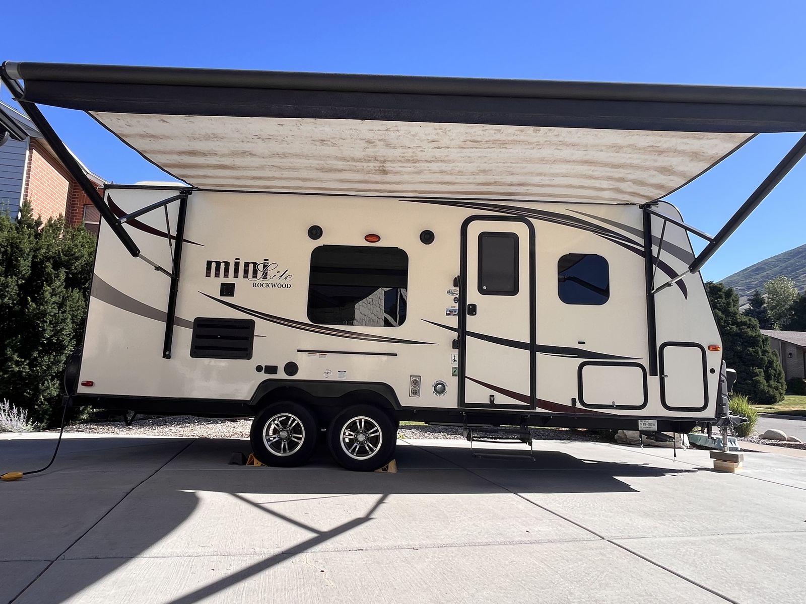 2016 Rockwood Mini Lite 2306 – Sleeps 6 • Murphy Bed • Bunks • Solar Ready • Excellent Condition