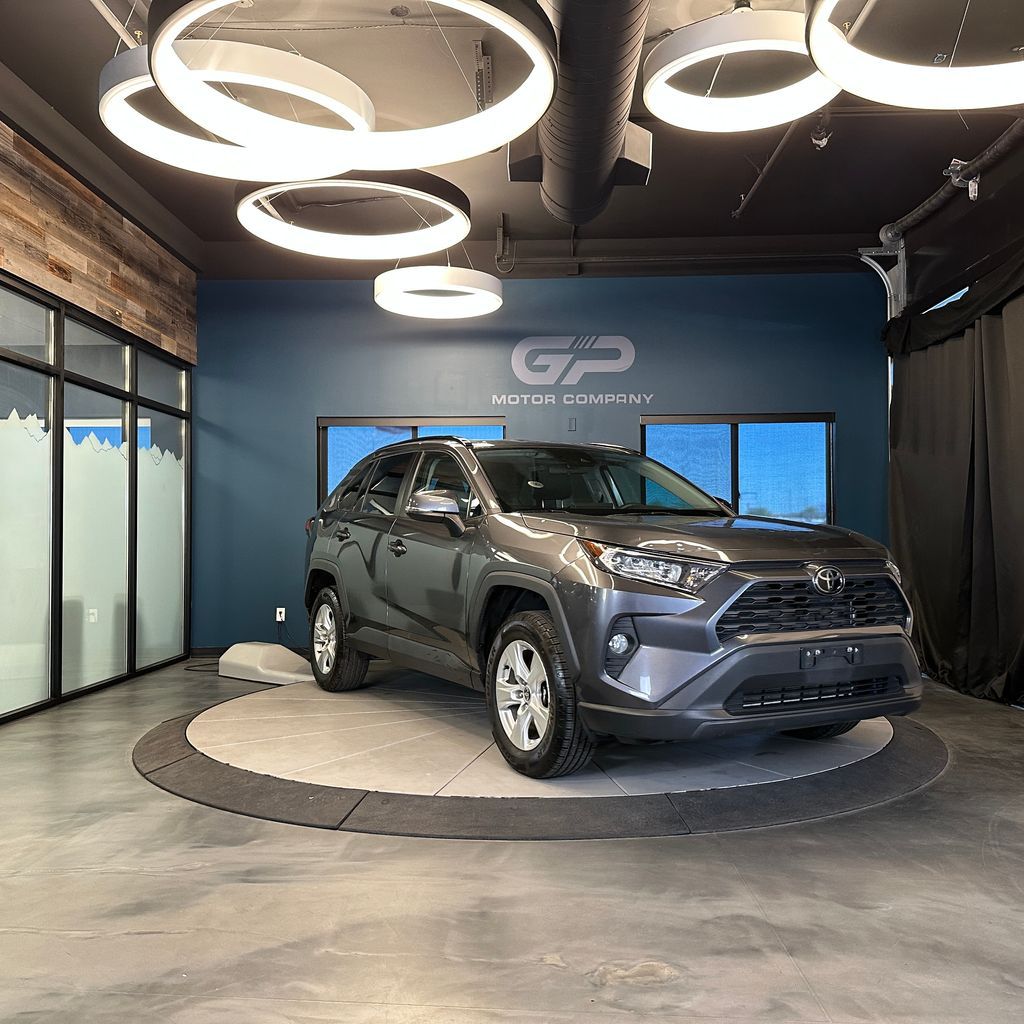 2021 TOYOTA RAV4 XLE
