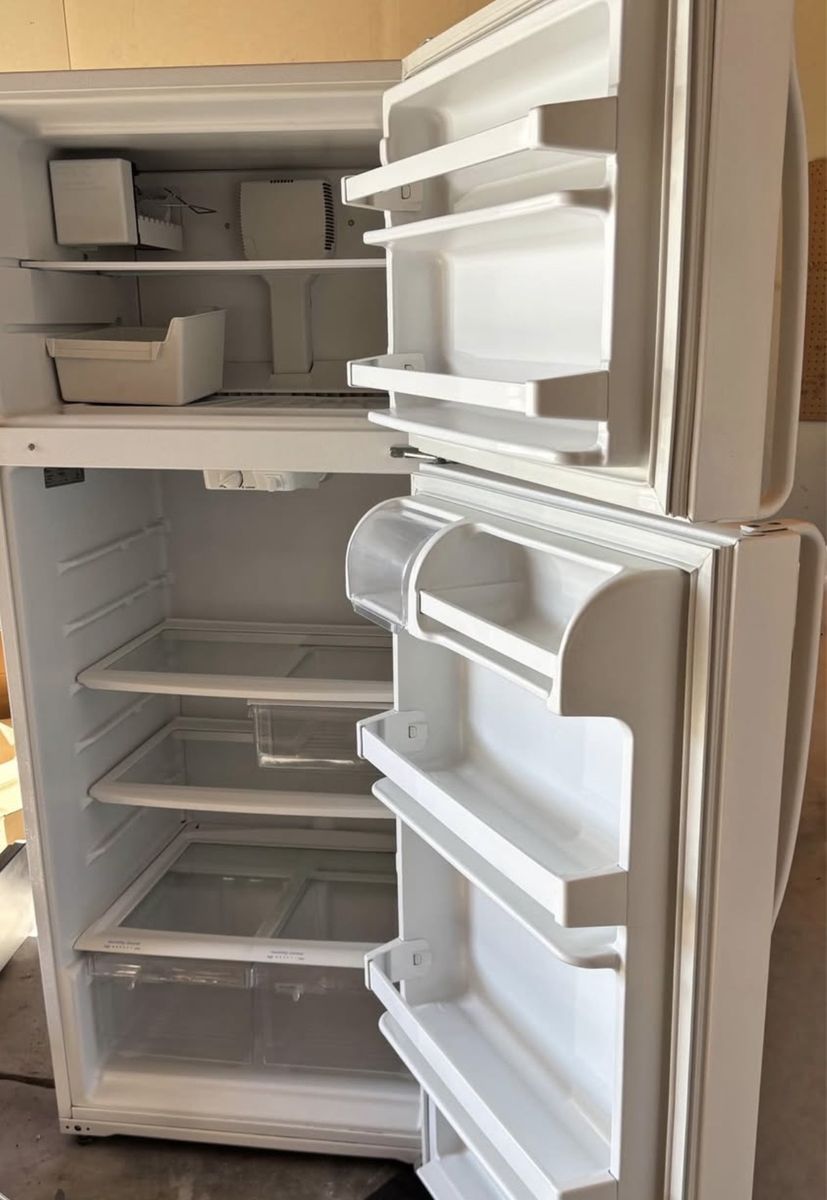 Refrigerator Whirlpool 18 cu ft White