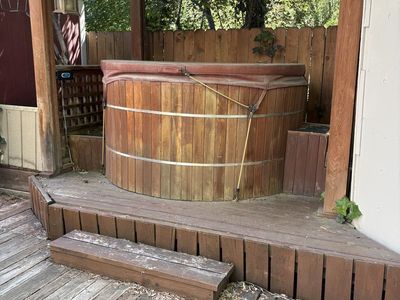 CEDAR HOT TUB