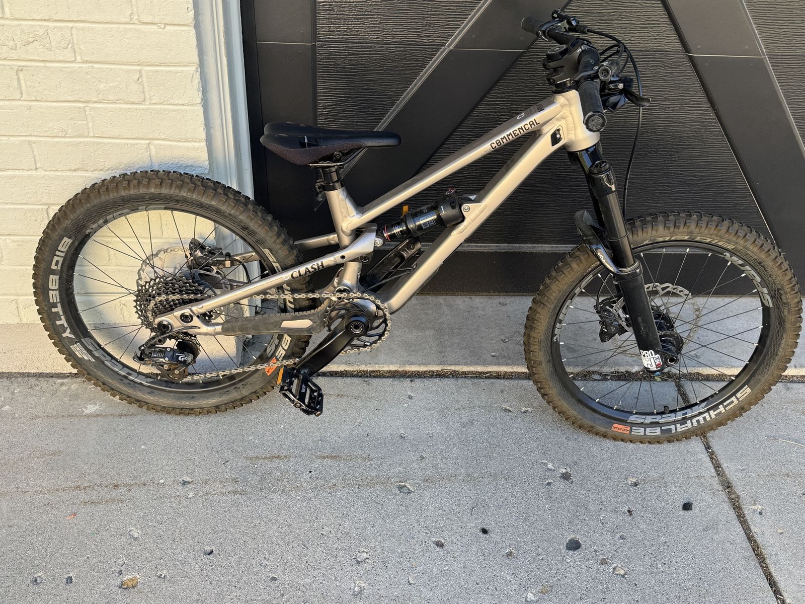 Commencal Clash Jr 20 Full Suspension Mountain Bike - Kids'
