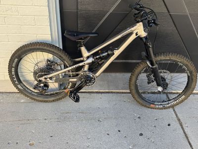 Commencal Clash Jr 20 Full Suspension Mountain Bike - Kids'