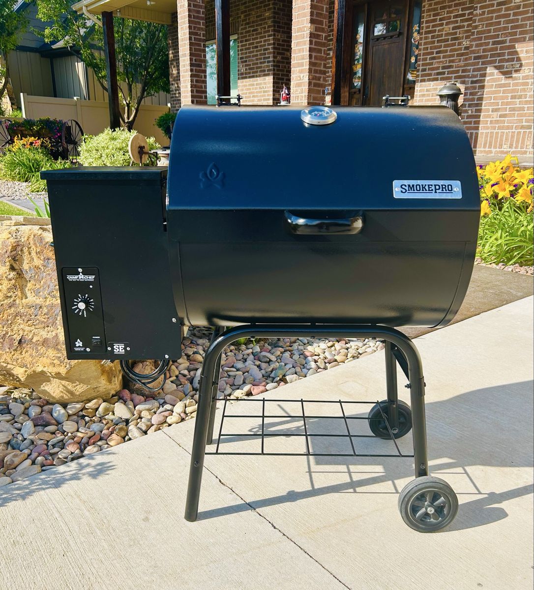 Camp Chef SmokePro SE 24 Pellet Grill Smoker - Excellent Condition, Garage Stored