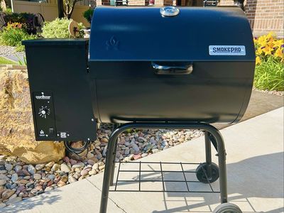 Camp Chef SmokePro SE 24 Pellet Grill Smoker - Excellent Condition, Garage Stored