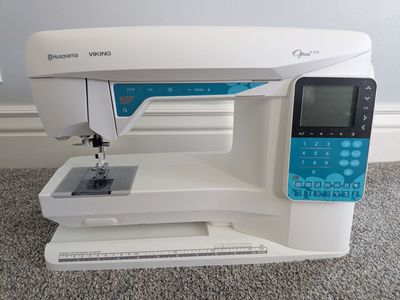 Husqvarna Viking Opal 650 Sewing Machine