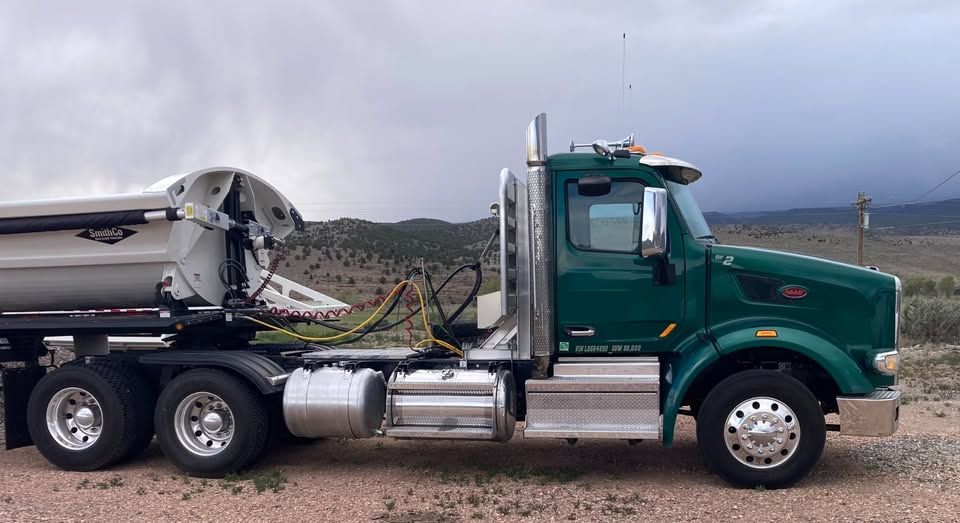 SWEET! LIKE NEW 2020 PETE MODEL 567 DAY CAB TRUCK