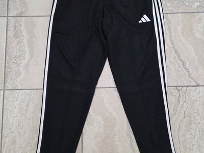 Adidas Men's Tiro 25 Essentials Training Pants
Size: Large