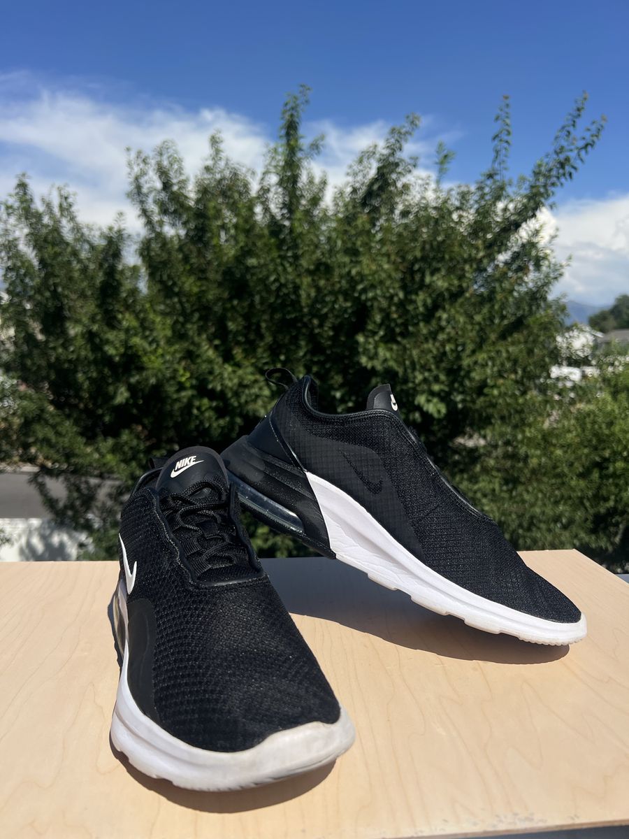Nike Women's Black Air Max Motion 2 Lightweight Running Shoes - Size 11