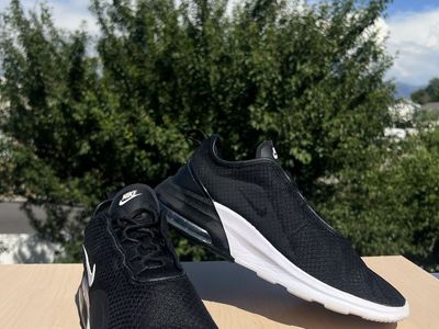 Nike Women's Black Air Max Motion 2 Lightweight Running Shoes - Size 11