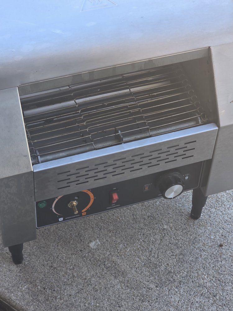 Restaurant style toaster
